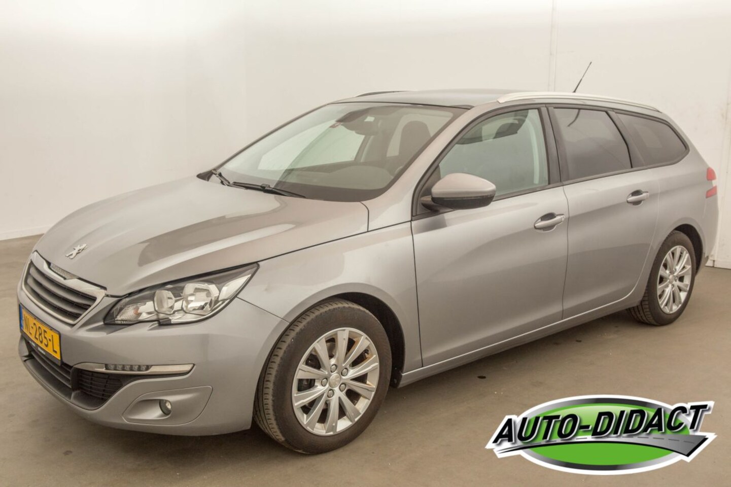 Peugeot 308 SW - 1.2 PureTech Navi Clima Style - AutoWereld.nl