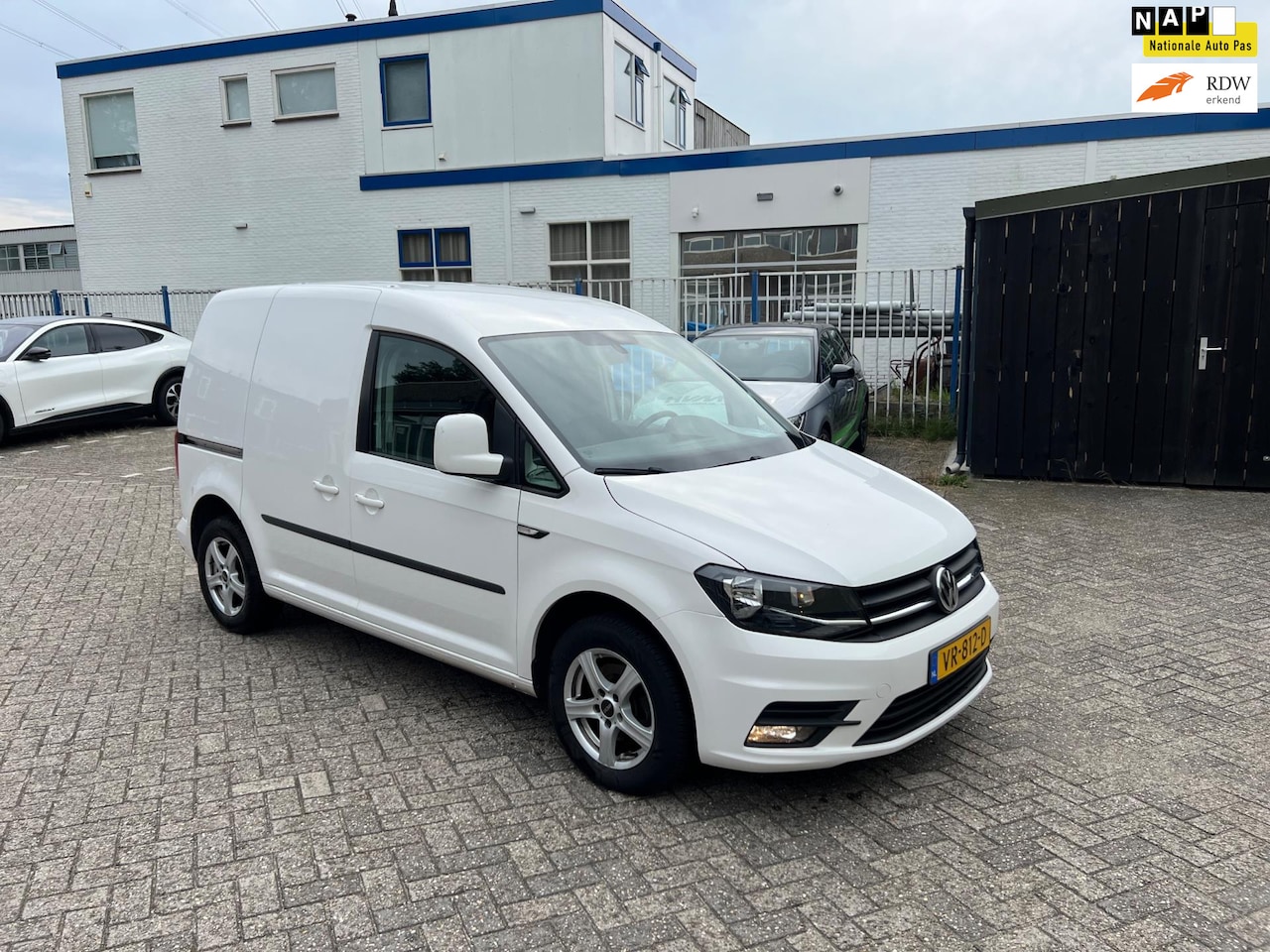 Volkswagen Caddy - 1.6 TDI L1H1 Highline 1.6 TDI L1H1 Highline - AutoWereld.nl