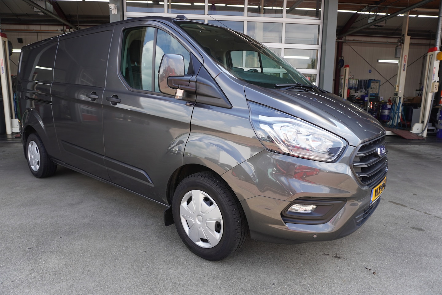 Ford Transit Custom - 320 2.0 TDCI 130PK L2H1 Trend Nr. V102 | Airco | Cruise | Camera | Apple CP - Android auto - AutoWereld.nl