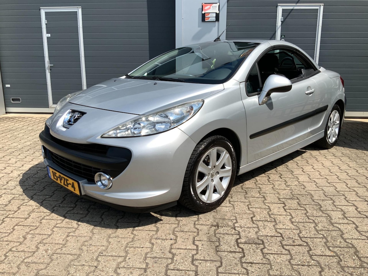 Peugeot 207 CC - 1.6 VTi Automaat Trekhaak - AutoWereld.nl