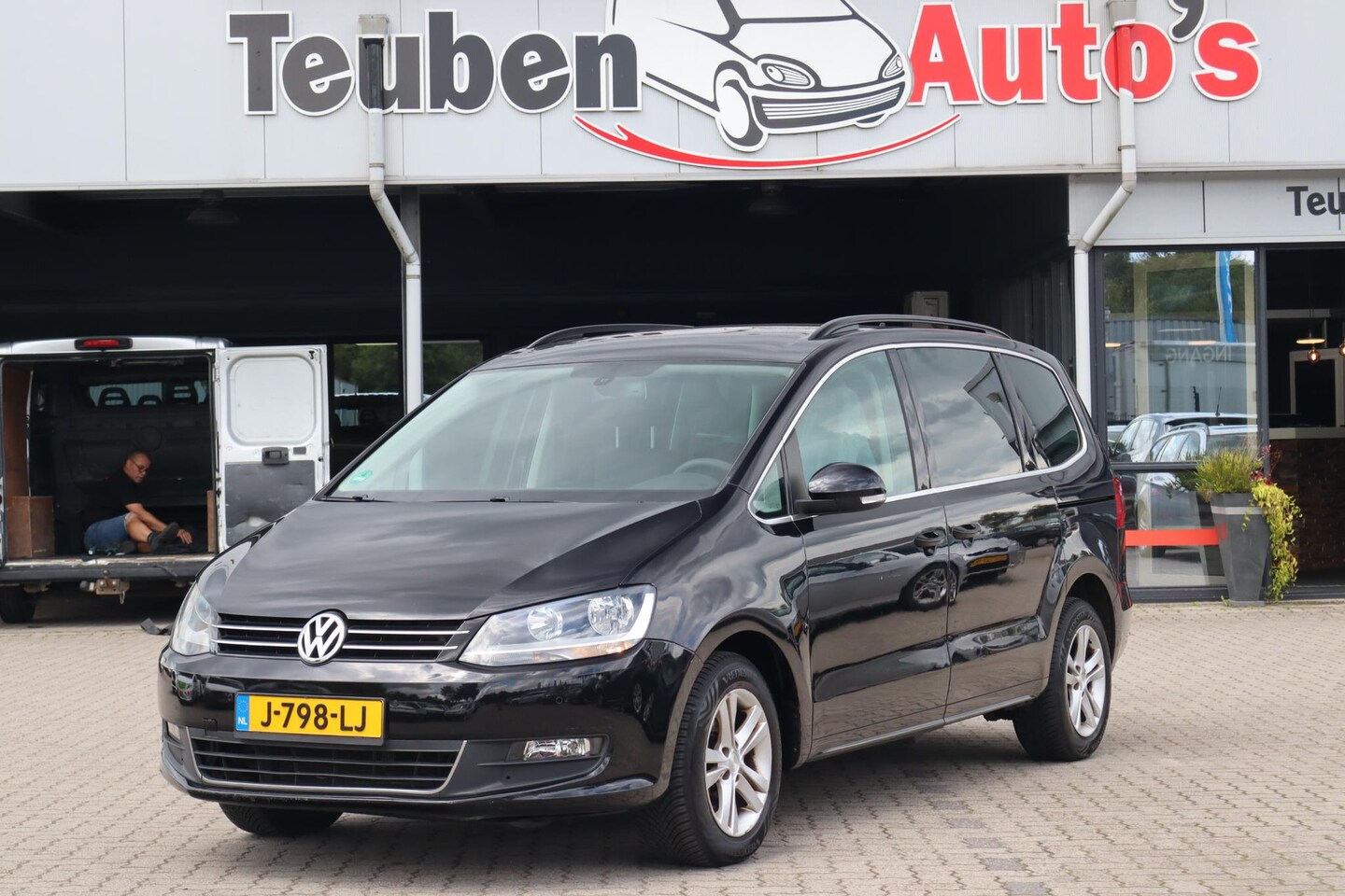 Volkswagen Sharan - 2.0 TDI Highline Deze auto moet nog gereinigd worden, Navigatie, Stoelverwarming, Trekhaak - AutoWereld.nl