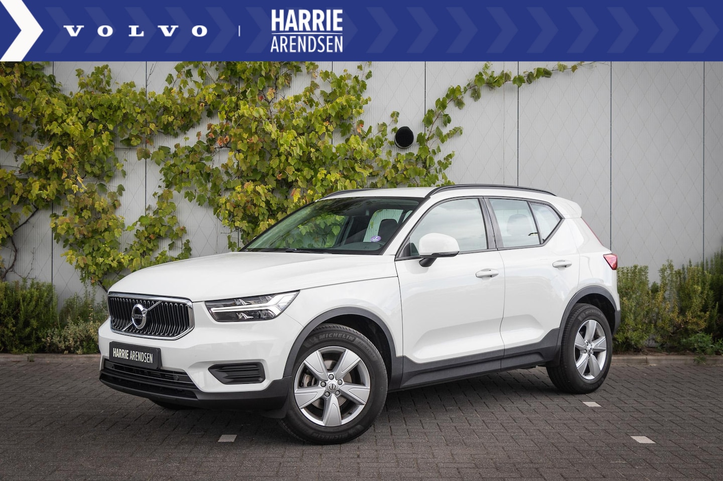 Volvo XC40 - T2 Momentum Core | Navigatie | Parkeersensoren achter | Apple Carplay/Android Auto - AutoWereld.nl