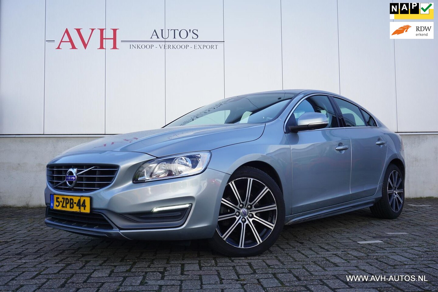 Volvo S60 - 1.6 T3 Momentum 1.6 T3 Momentum - AutoWereld.nl