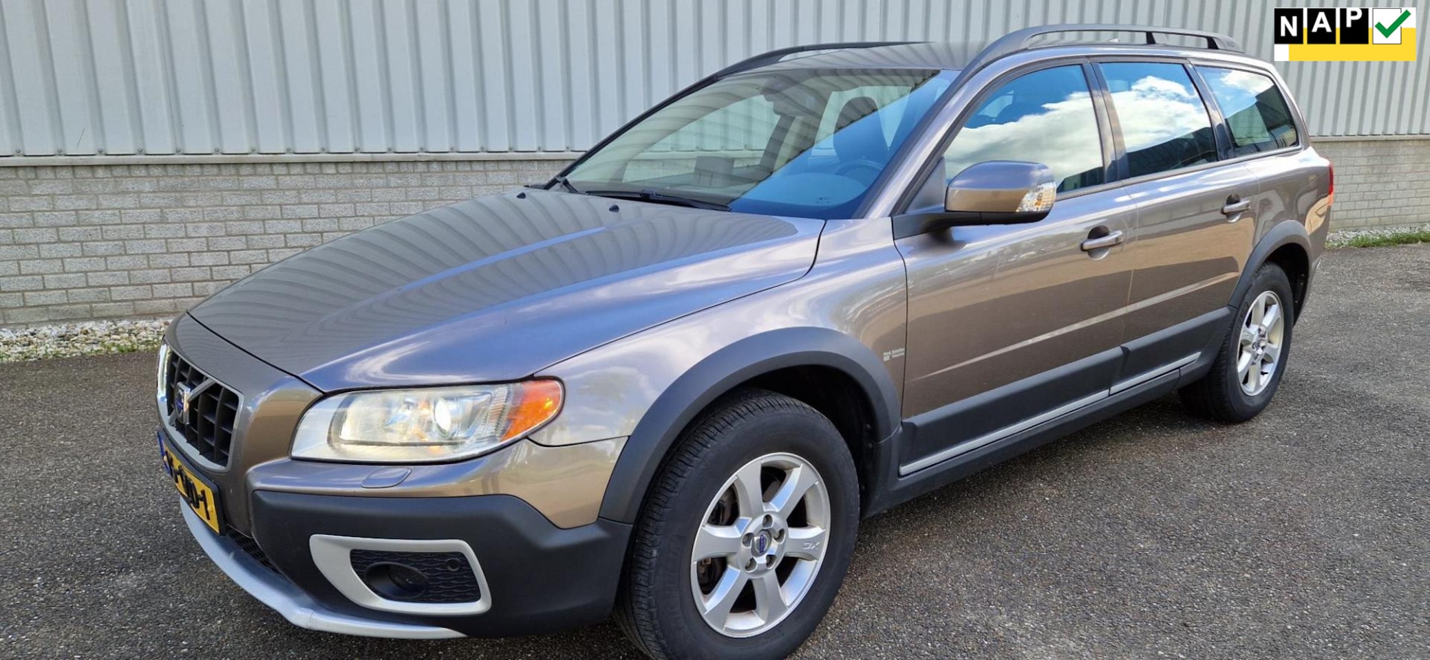 Volvo XC70 - 2.4 D5 Summum 2.4 D5 Summum - AutoWereld.nl