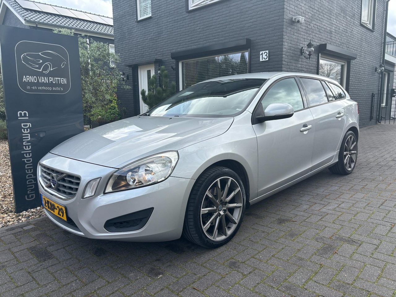 Volvo V60 - 1.6 T3 Goed onderhouden! - AutoWereld.nl