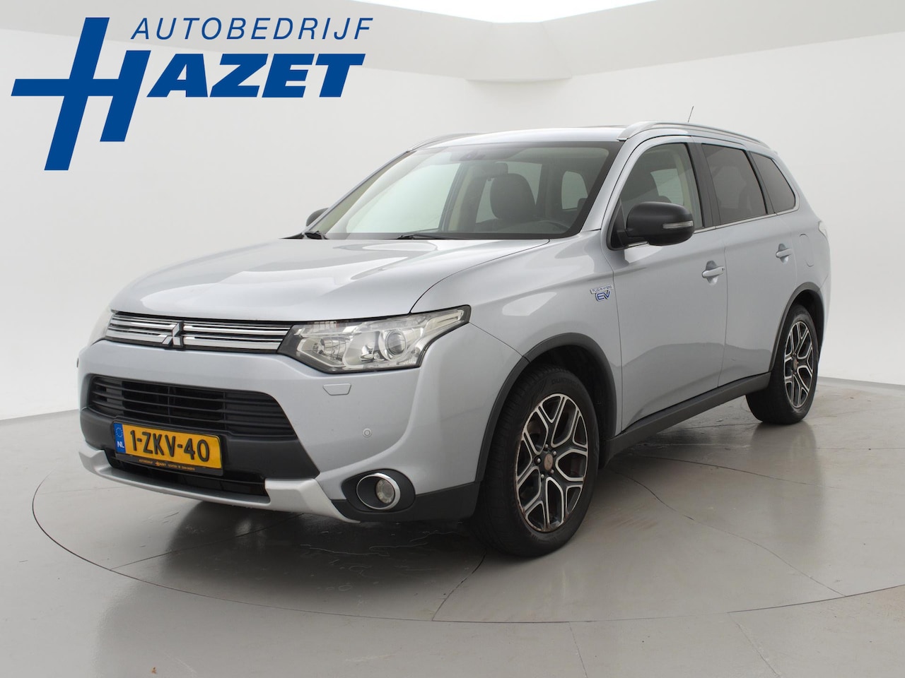 Mitsubishi Outlander - 2.0 PHEV INSTYLE X-LINE + SCHUIFDAK / LEDER / TREKHAAK - AutoWereld.nl