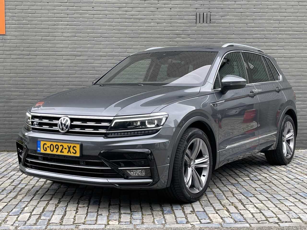 Volkswagen Tiguan - 1.5 TSI ACT HIGHLINE BUSINESS R I SCHUIF/KANTELDAK I STOELVERWARMING I NAVIGATIE I ACHTERU - AutoWereld.nl