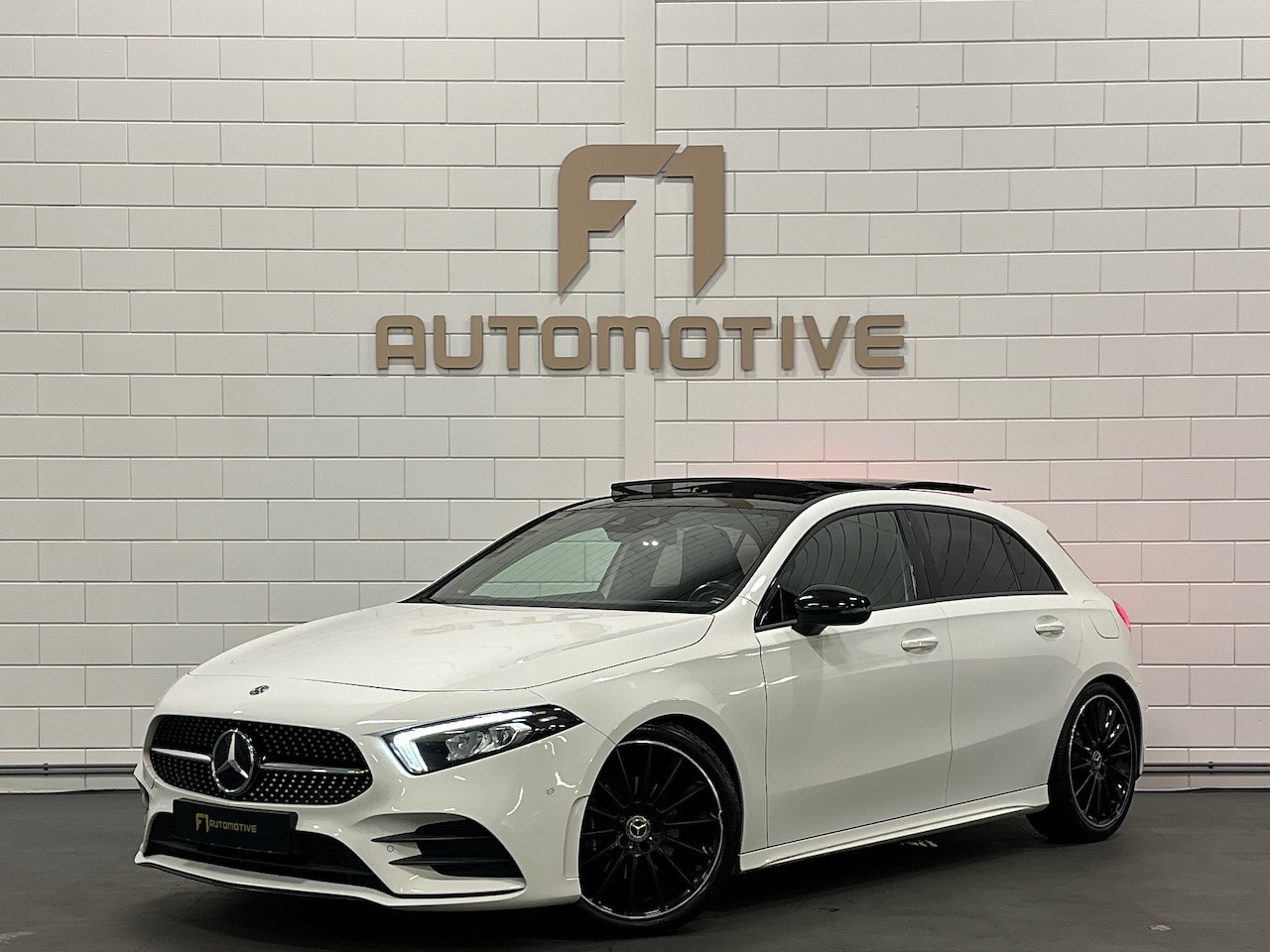 Mercedes-Benz A-klasse - 200 AMG Pano|Memory|Sfeer|Burm|Camera - AutoWereld.nl