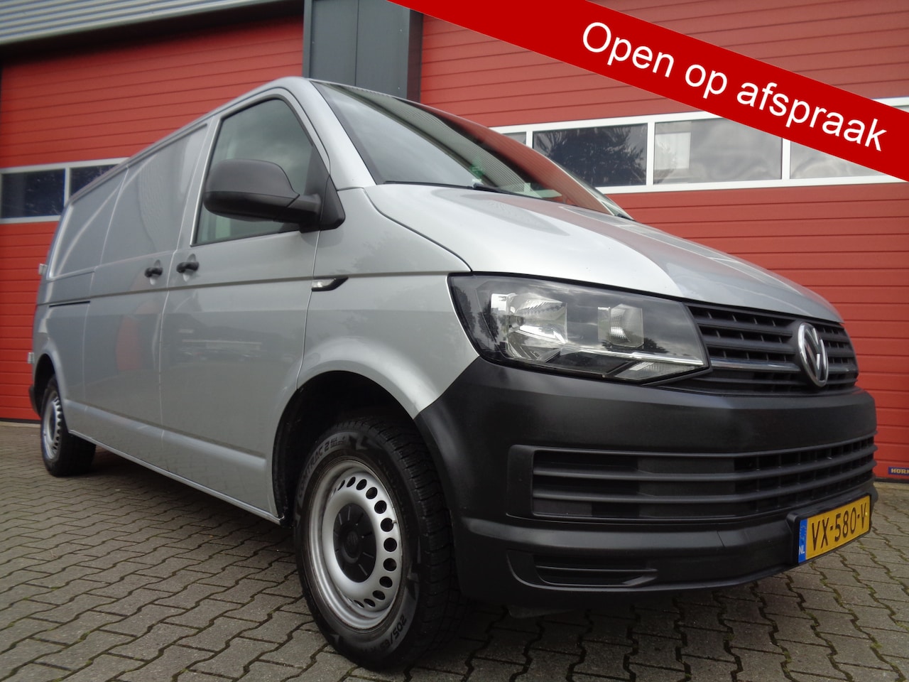 Volkswagen Transporter - 2.0 TDI L2H1 Comfortline 102PK Airco Trekhaak 1E-Eigenaar - AutoWereld.nl