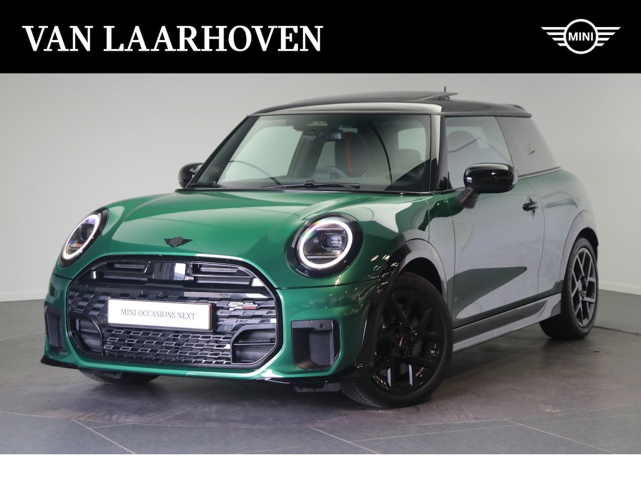 MINI John Cooper Works - Hatchback S JCW Automaat / Panoramadak / Parking Assistant Plus / JCW Sportstoelen / LED / - AutoWereld.nl