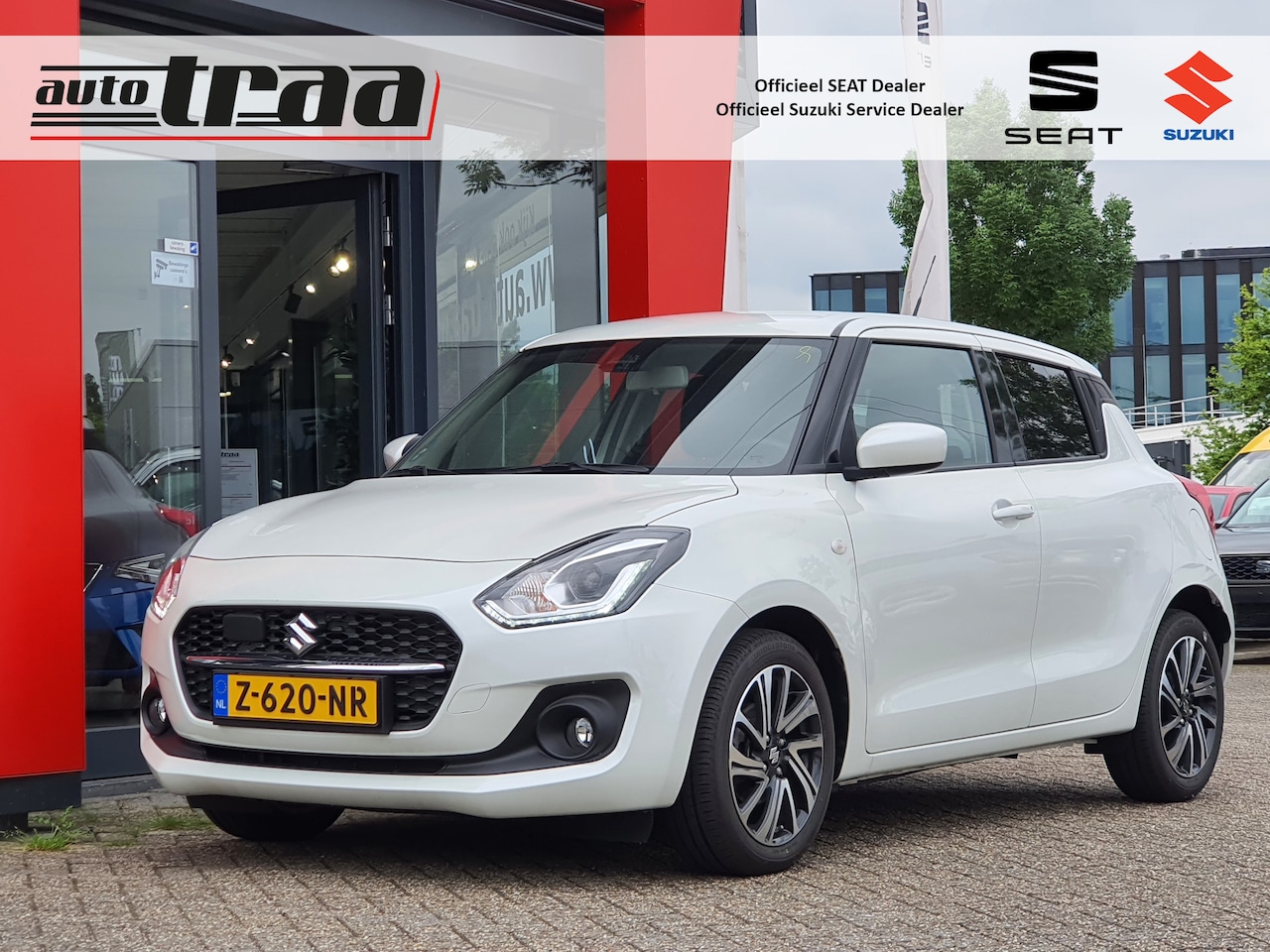 Suzuki Swift - 1.2 Select Smart Hybrid / PARKEERSENSOREN / CAMERA / STOELVERW. / NAVI / - AutoWereld.nl