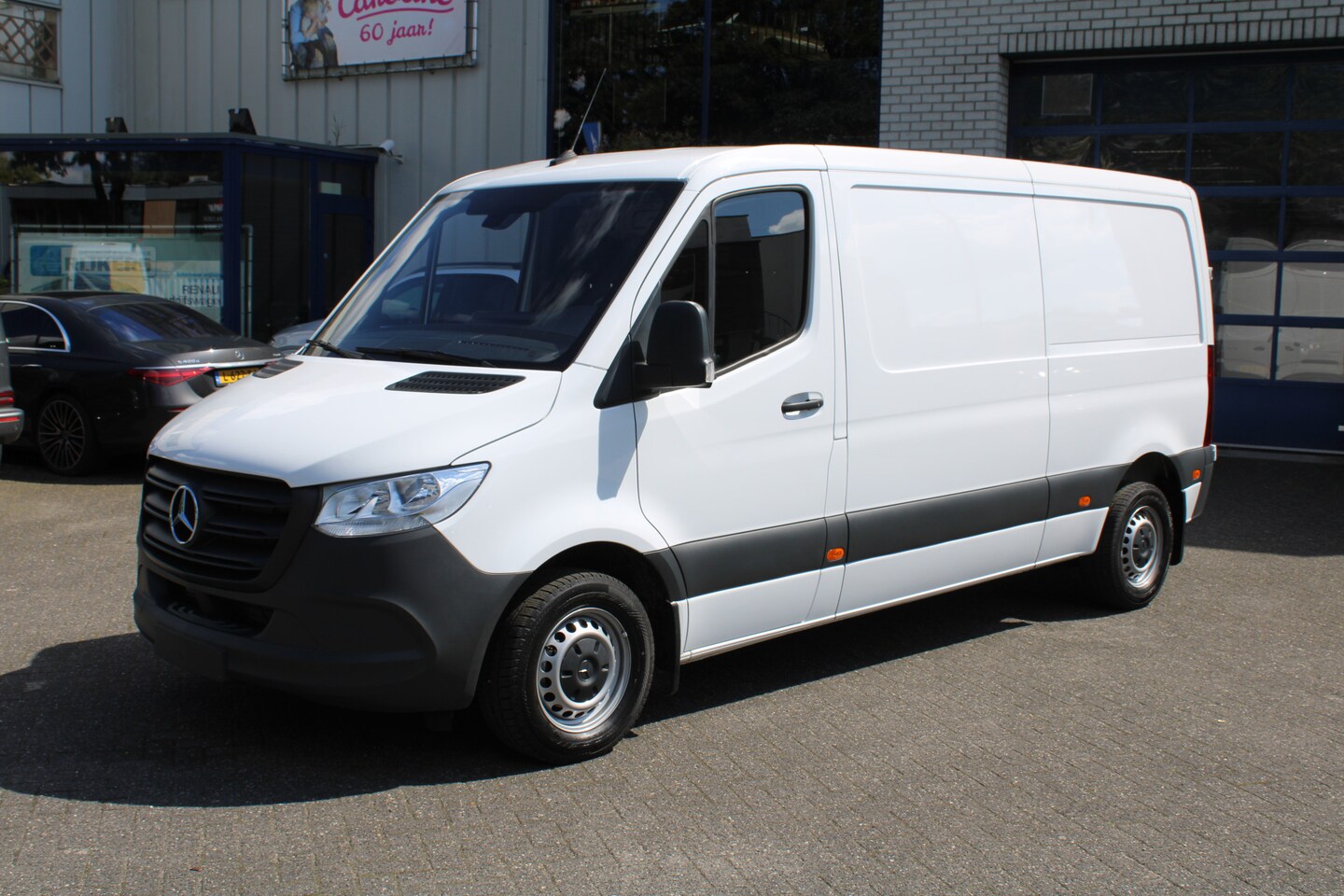 Mercedes-Benz Sprinter - 211 CDI L2H1 FWD MBUX met camera, Geveerde stoel - AutoWereld.nl