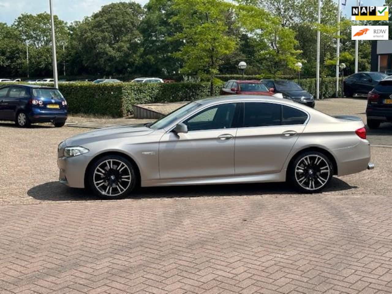 BMW 5-serie - 523i High Executive automaat,bj.2011,kleur:beige,leder,climate,sportvelgen,APK tot 06/2025 - AutoWereld.nl