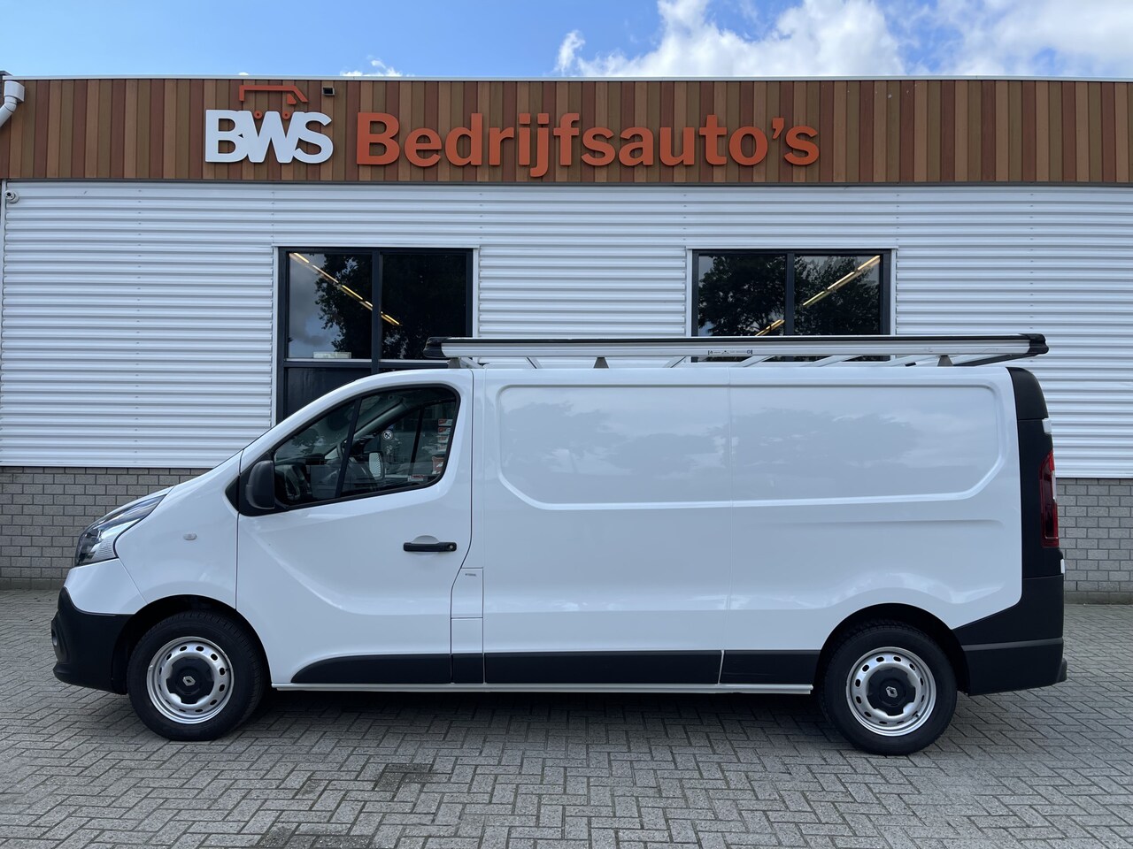 Renault Trafic - 1.6 dCi 95pk T29 L2H1 Comfort / rijklaar € 17.950 ex btw / lease vanaf € 401 / airco / alu - AutoWereld.nl