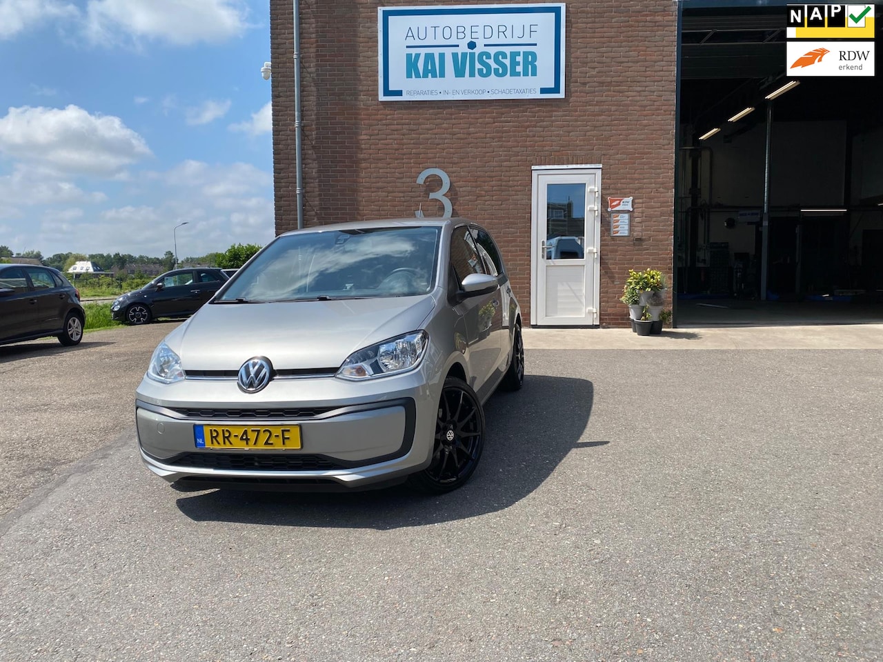 Volkswagen Up! - 1.0 BMT move up! 17 inch / getinte ramen / 5Drs / airco - AutoWereld.nl