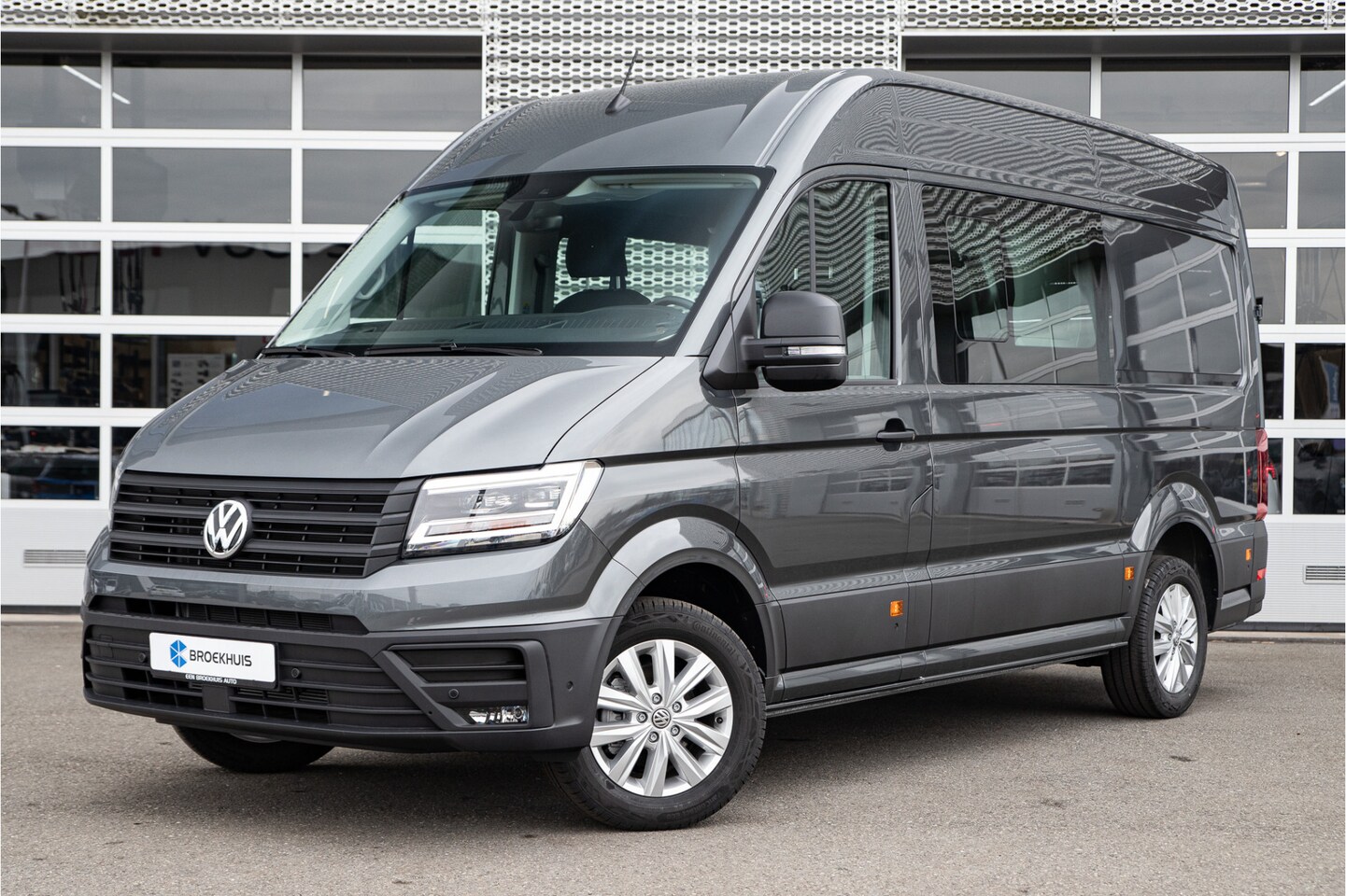 Volkswagen Crafter - 177pk | Automaat | Dubbele Cabine | Led | Adaptive Cruise | Camera | Navi Uit voorraad lev - AutoWereld.nl