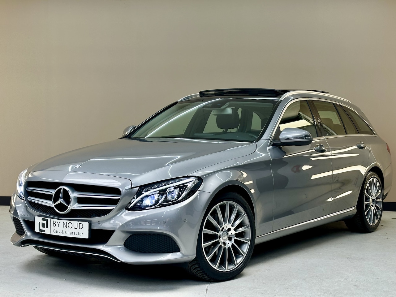 Mercedes-Benz C-klasse Estate - 180 Edition 1 180 Edition 1, 157Pk, 2015, Panoramadak, LED koplampen, AMG velgen, 4 seizoenen banden, St - AutoWereld.nl