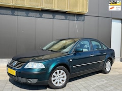 Volkswagen Passat - 2.0 Trendline/Cruise/Airco/Trekh./LM/Xenon/AUX