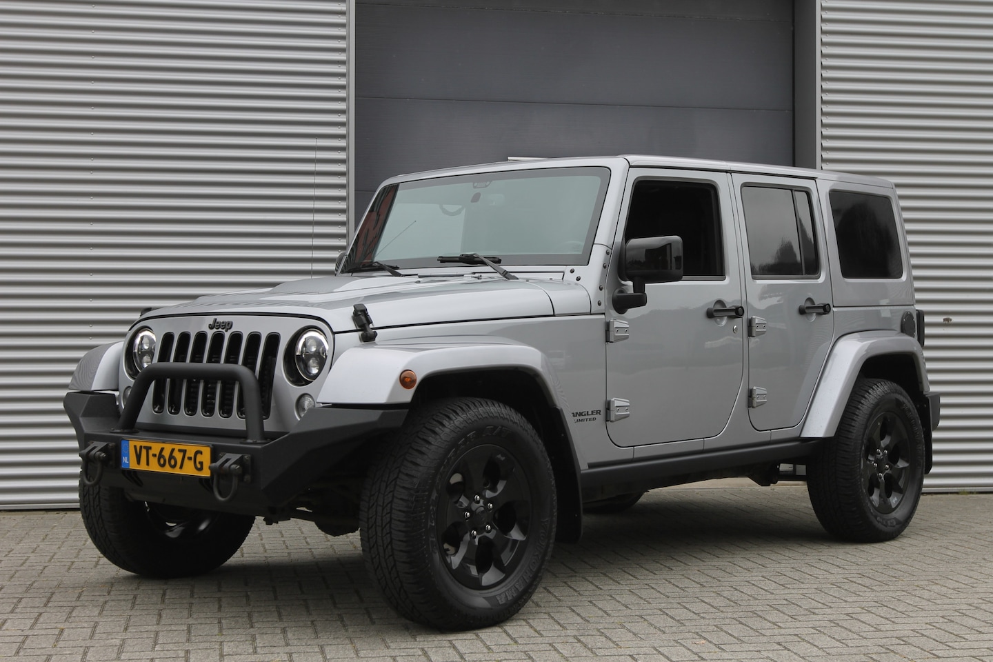 Jeep Wrangler - 2.8 CRD Sahara I AUT. I 4WD I NAVI I LEDER I CAMERA I GRIJS KENTEKEN - AutoWereld.nl