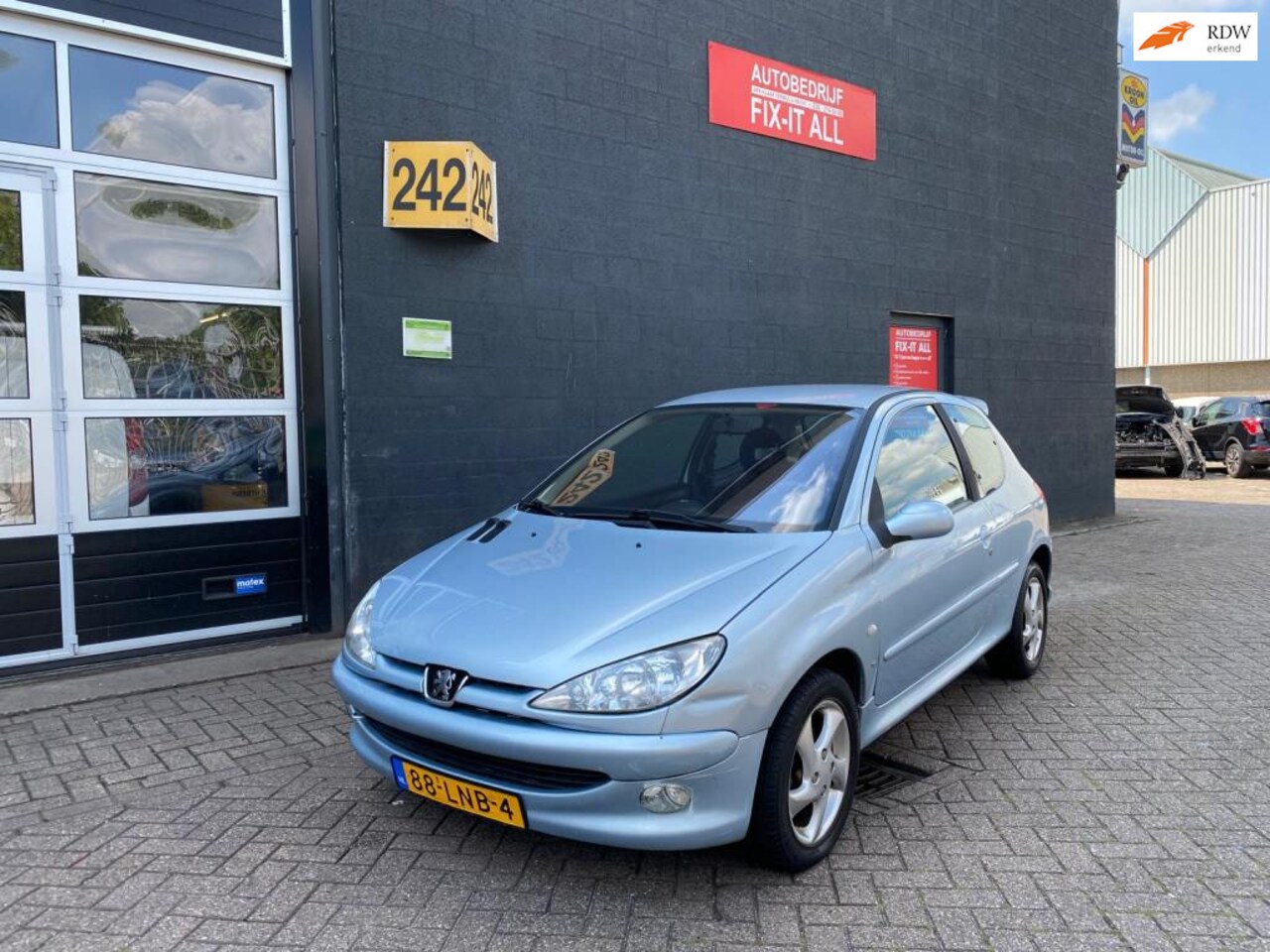 Peugeot 206 - 1.6-16V XT 1.6-16V XT - AutoWereld.nl