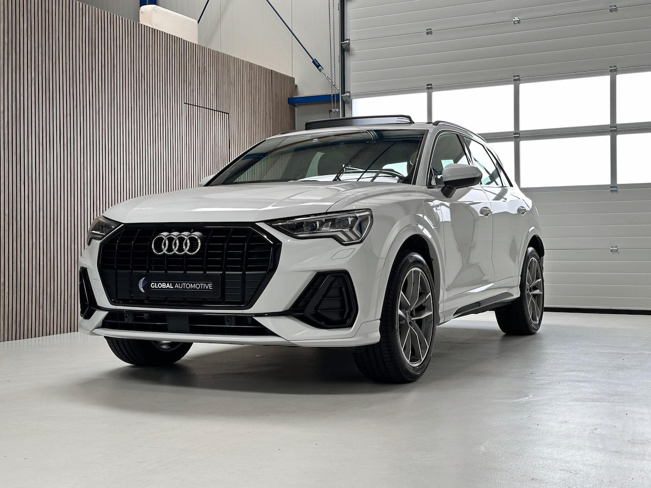 Audi Q3 - 45 TFSI e S edition - 19'' - S LINE - SCHUIFDAK - COCKPIT - CAMERA - AutoWereld.nl