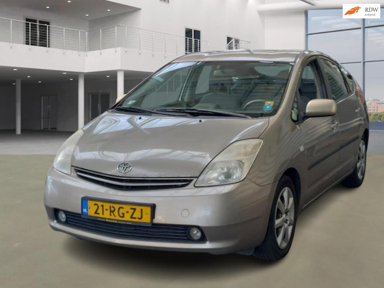 Toyota Prius - 1.5 VVT-i AUT NAVI PSENSOR CRUISE 2 X SLEUTELS TREKHAAK - AutoWereld.nl