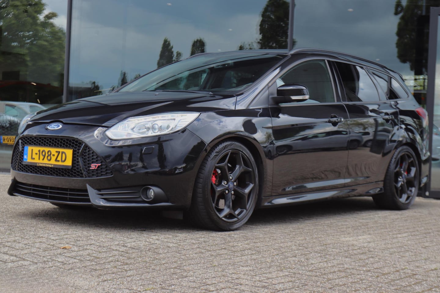 Ford Focus Wagon - 2.0 ECOBOOST ST-2 250PK | XENON | KEY-LESS | PDC | RECARO | PRIVACY | - AutoWereld.nl