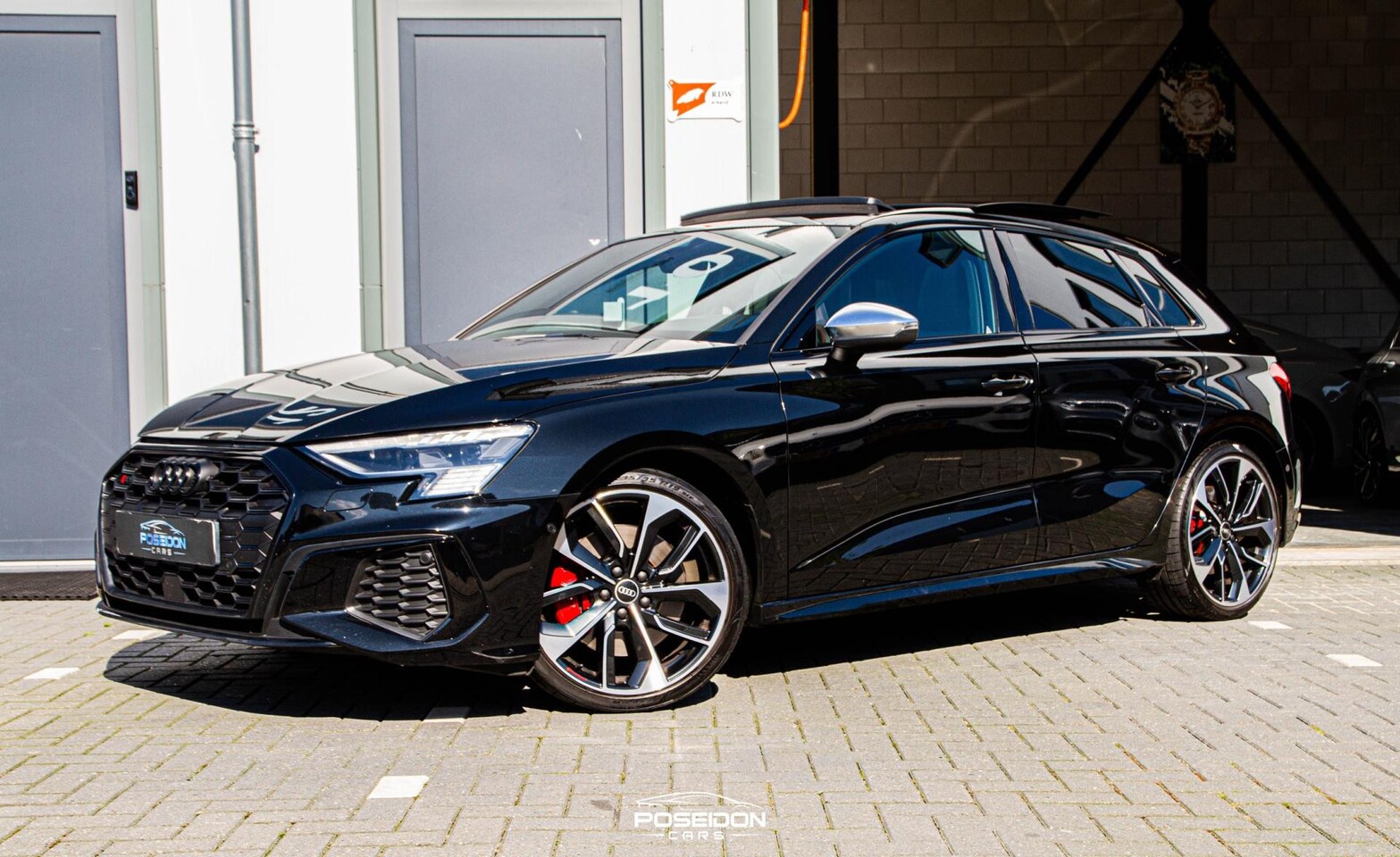 Audi S3 - Sportback 2.0 TFSI quattro Edition One AKRAPOVIC | PANO | VOL LEER | KEYLESS | B&O | SFEER - AutoWereld.nl