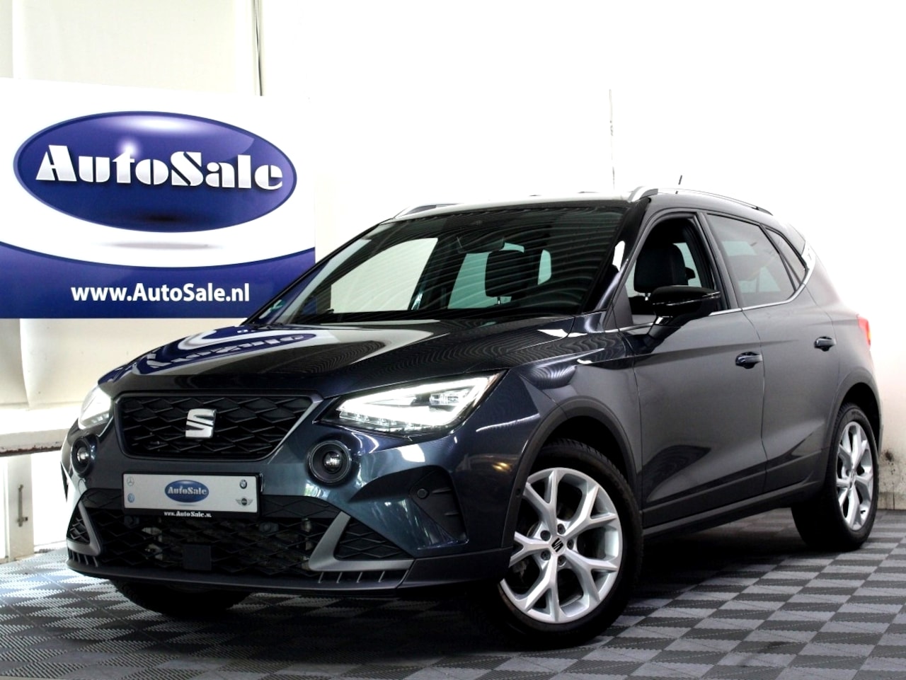 Seat Arona - 1.0 TSI FR DSG CARPLAY LEDER/ALCNTRA CAMERA STOELVW '22 - AutoWereld.nl