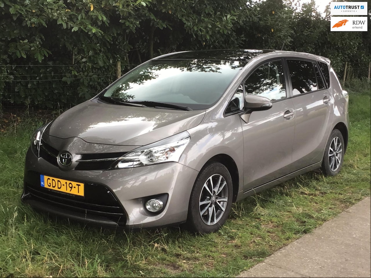 Toyota Verso - 1.8 VVT-i Dynamic Business Automaat / trekhaak/ panoramadak - AutoWereld.nl