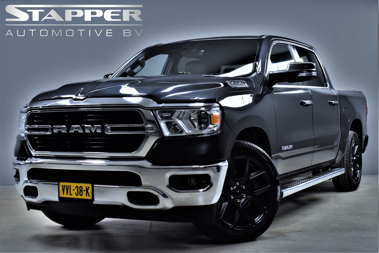 Dodge Ram 1500 - Hemi 5.7 V8 402pk Automaat Bighorn Carplay/Camera/Trekhaak/Climate/Stoelverw./Pdc/Cruise/L - AutoWereld.nl