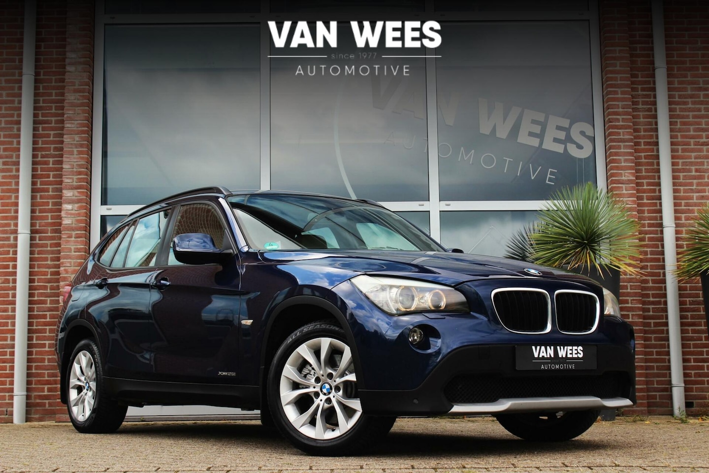 BMW X1 - xDrive25i E84 Executive | 218 pk | Automaat | Leer | Navi | 2e eigenaar | 6 cilinder | Xen - AutoWereld.nl