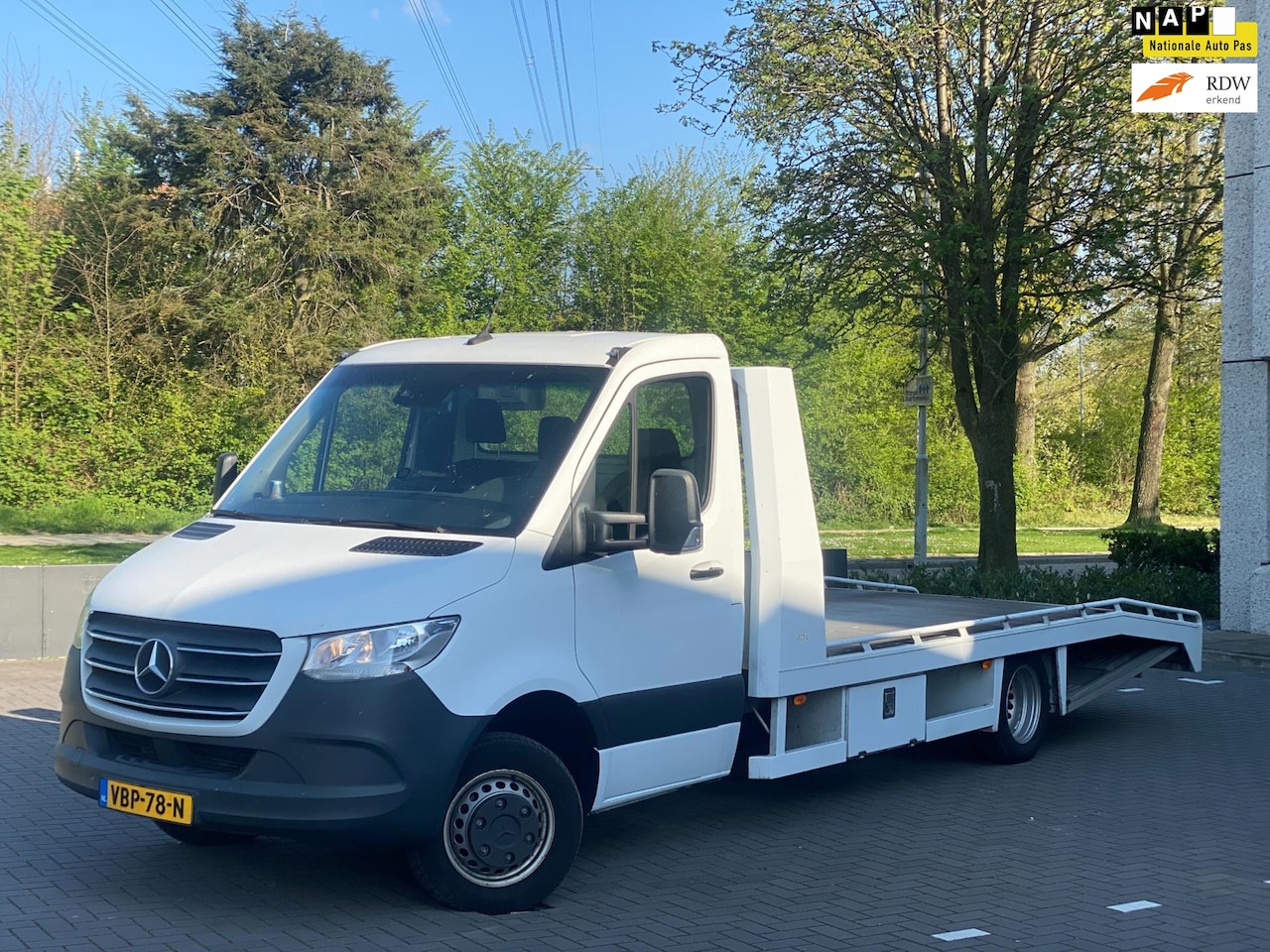 Mercedes-Benz Sprinter - 516 2.2 CDI 2020 oprijwagen,groot navi,airco AUTOMAAT keyless alarm luchtvering ,ambulance - AutoWereld.nl