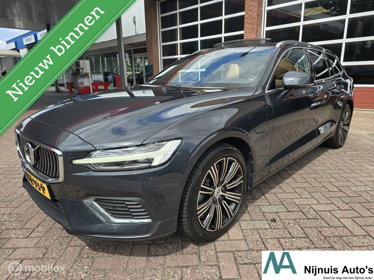 Volvo V60 - 2.0 T8 Twin Engine AWD Inscription Panoramadak | Harman/Kardon | Stoelverwarming | BLIS | - AutoWereld.nl