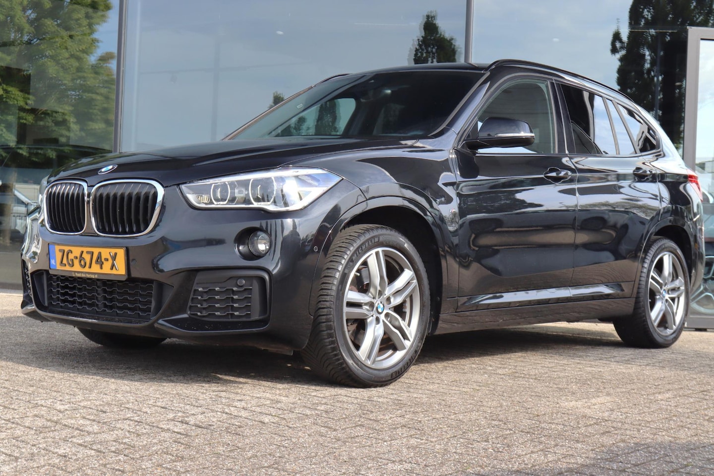 BMW X1 - XDRIVE20i 192 PK AUT8 M-SPORT | LED | CRUISE | NAVI | STOELVERWARMING - AutoWereld.nl