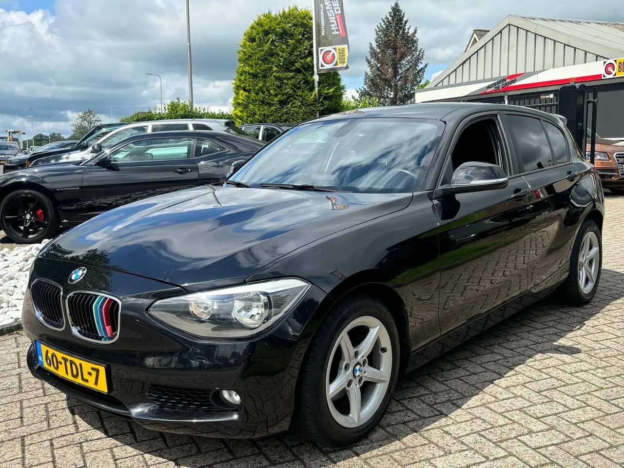 BMW 1-serie - 116I 5-Deurs Zwart 2012 Nieuw Model Sportvelgen - AutoWereld.nl