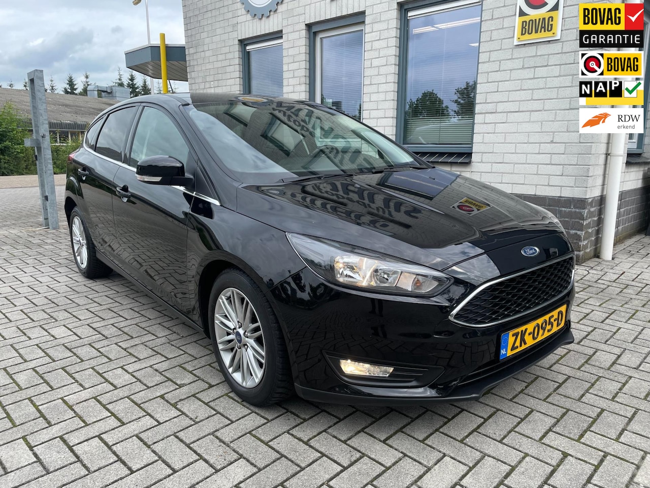 Ford Focus - 1.0 Trend Automaat / PDC / DAB / CRUISE / NAVIGATIE - AutoWereld.nl