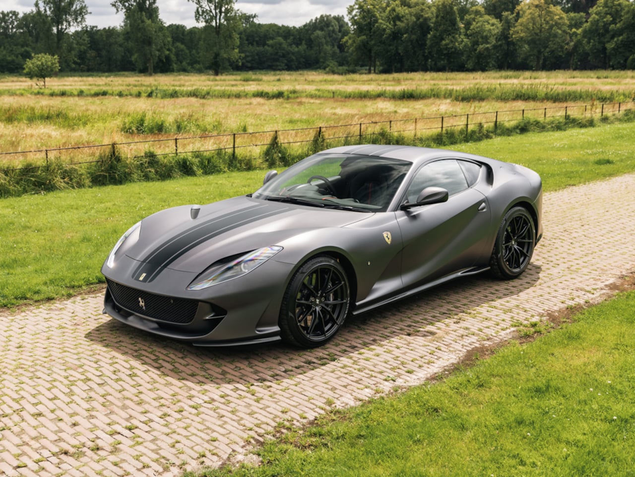 Ferrari 812 Superfast - 6.5 V12 HELE, Tailormade, Lift, Full Carbon - AutoWereld.nl