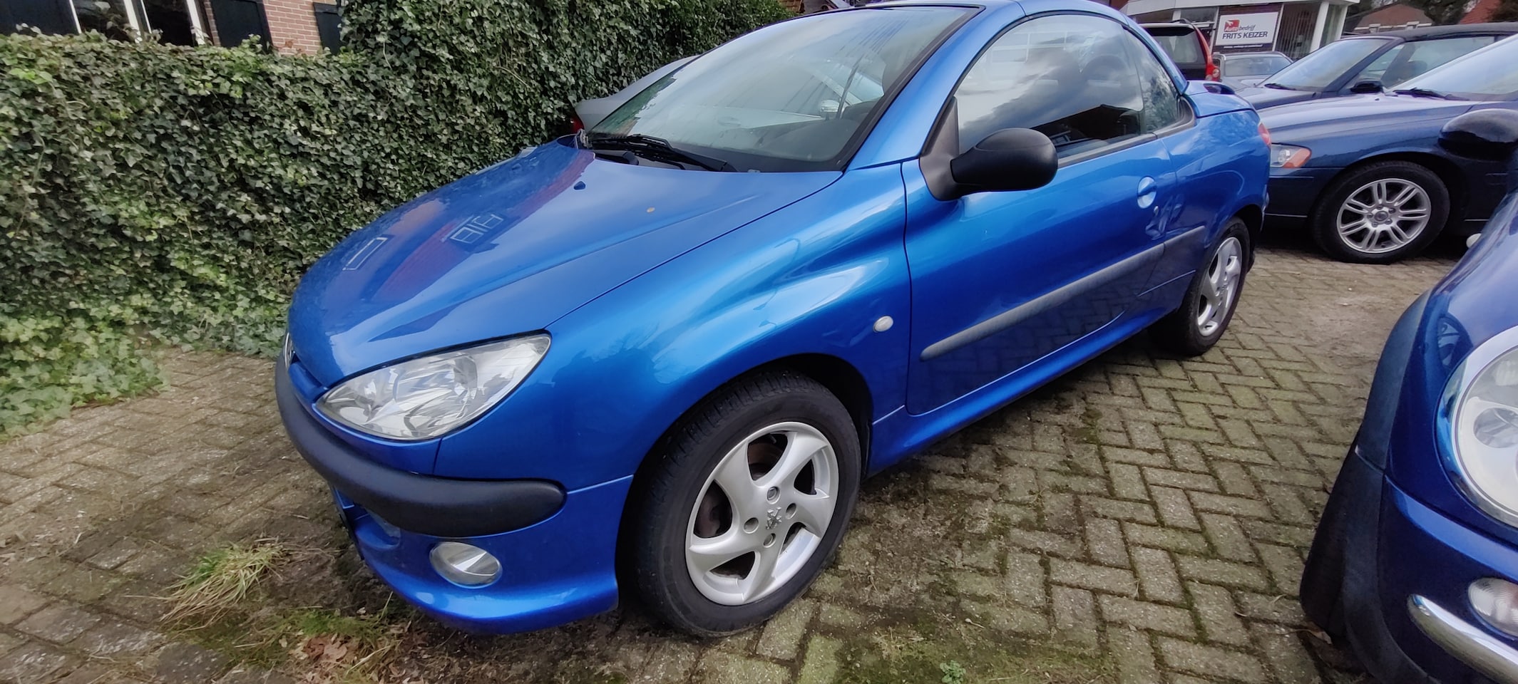 Peugeot 206 CC - 1.6-16V Cabriolet. Radio via stuur te bedienen.