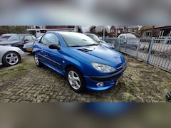 Peugeot 206 CC - 1.6-16V Cabriolet. Radio via stuur te bedienen.