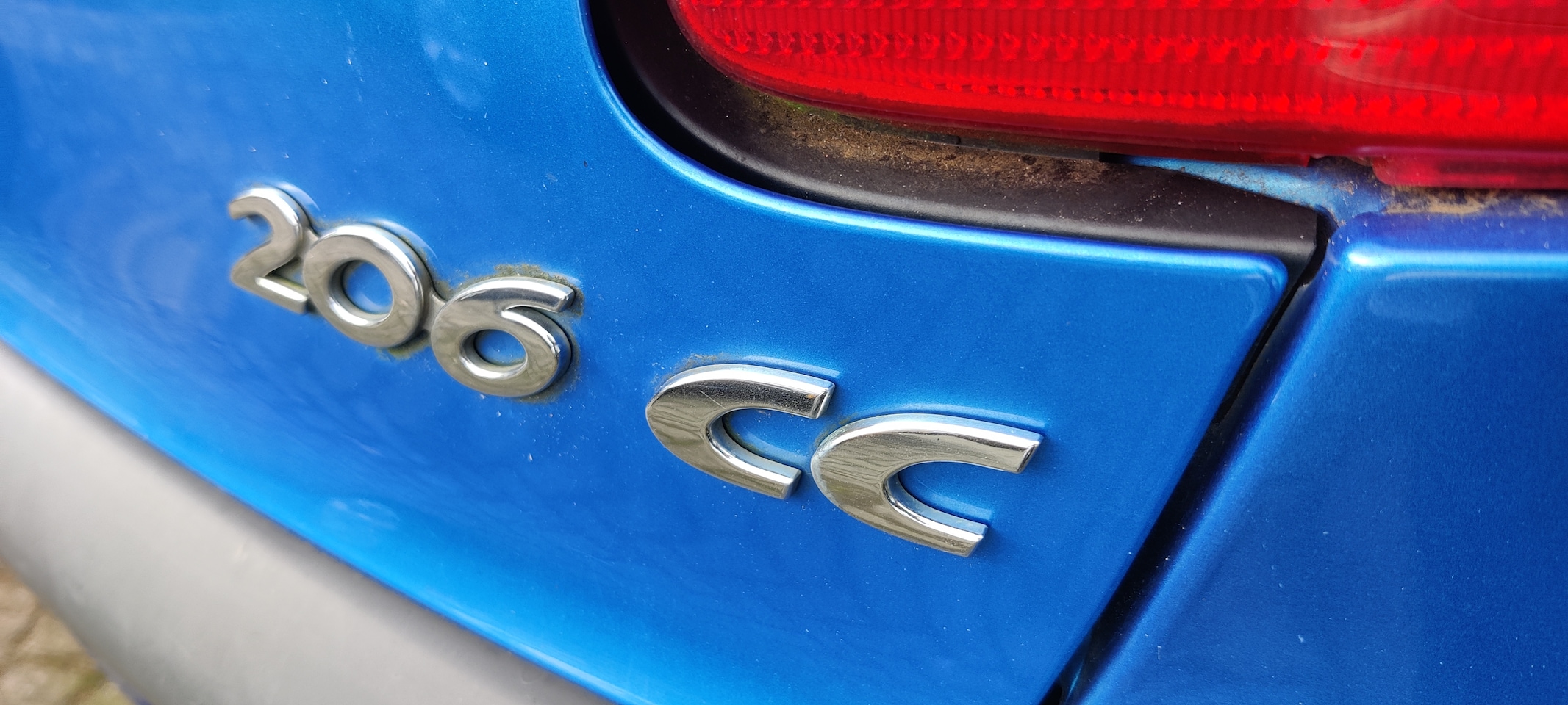 Peugeot 206 CC - 1.6-16V Cabriolet. Radio via stuur te bedienen.
