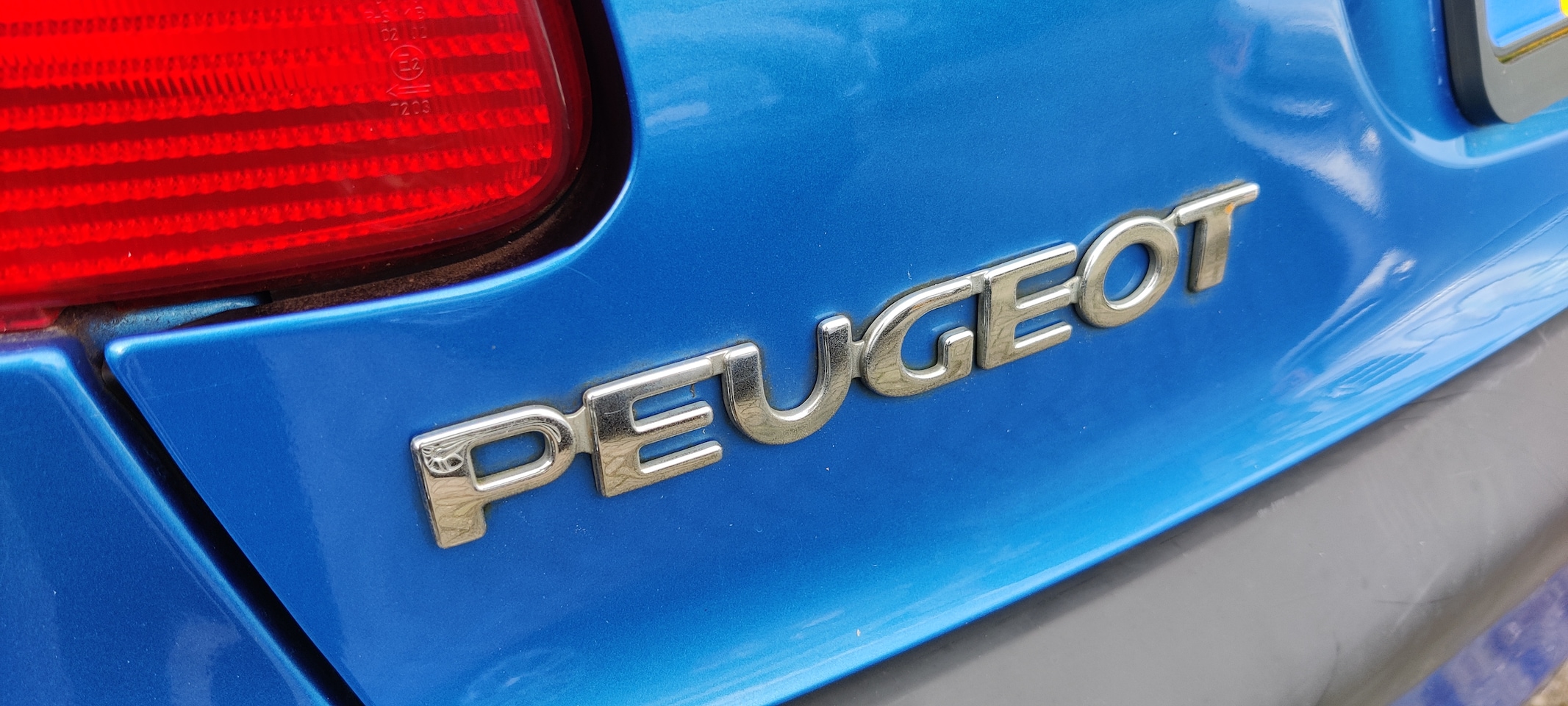 Peugeot 206 CC - 1.6-16V Cabriolet. Radio via stuur te bedienen.