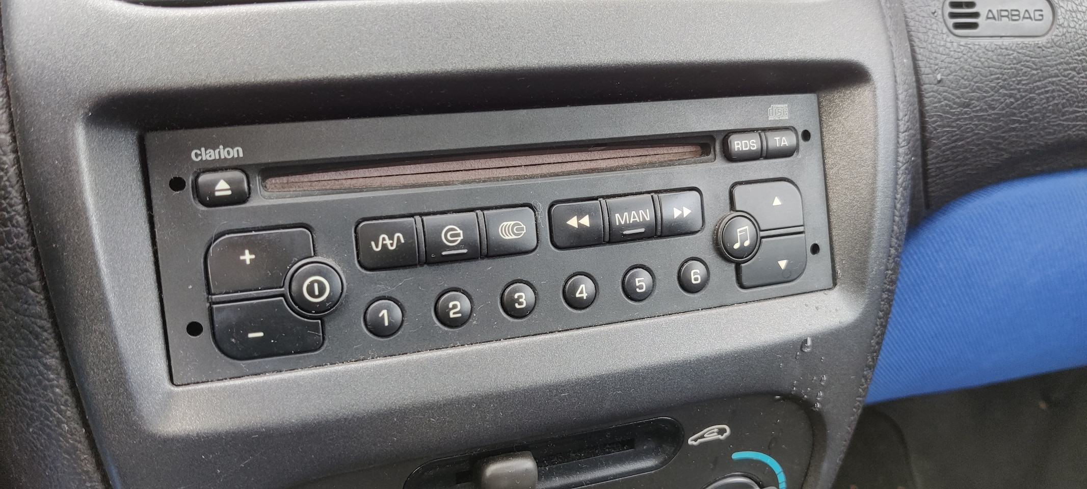 Peugeot 206 CC - 1.6-16V Cabriolet. Radio via stuur te bedienen.