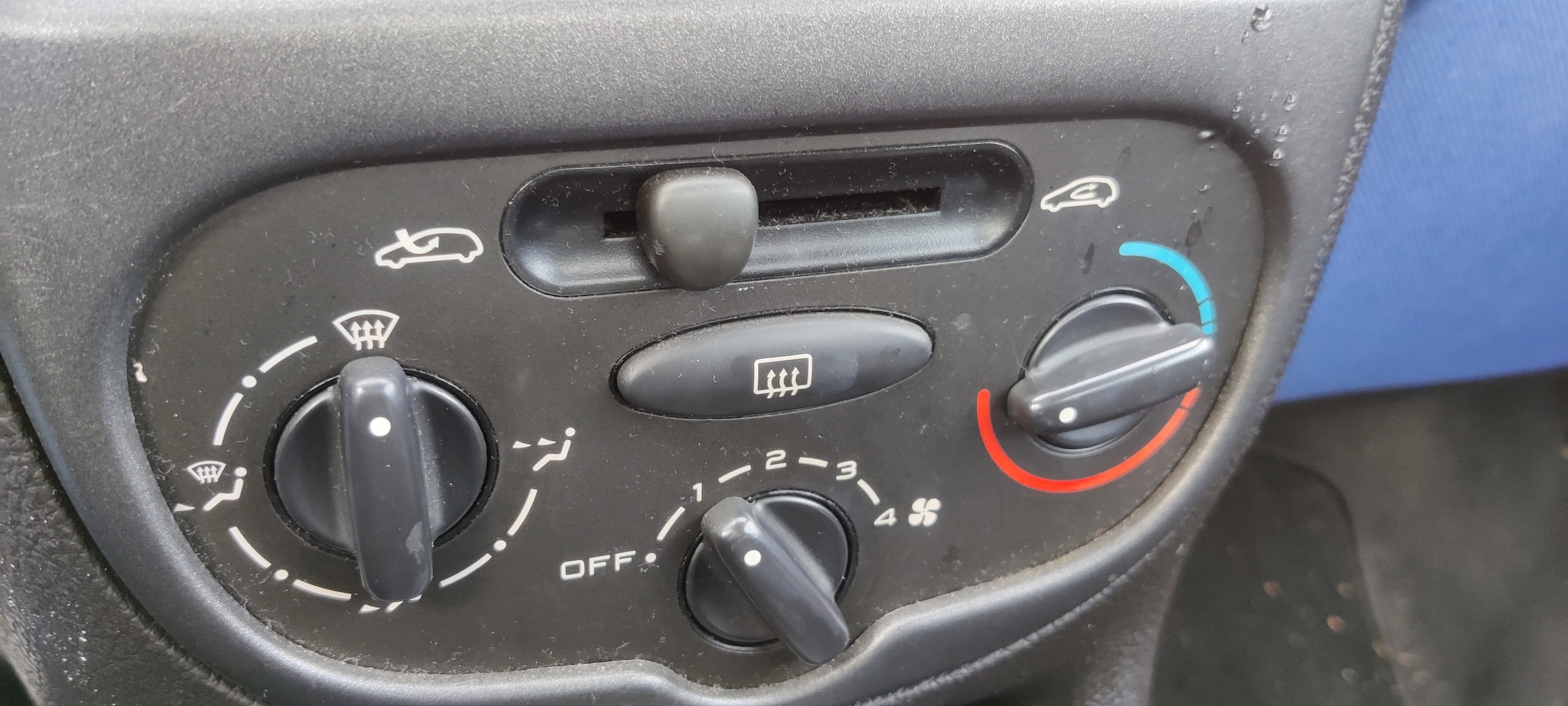 Peugeot 206 CC - 1.6-16V Cabriolet. Radio via stuur te bedienen.