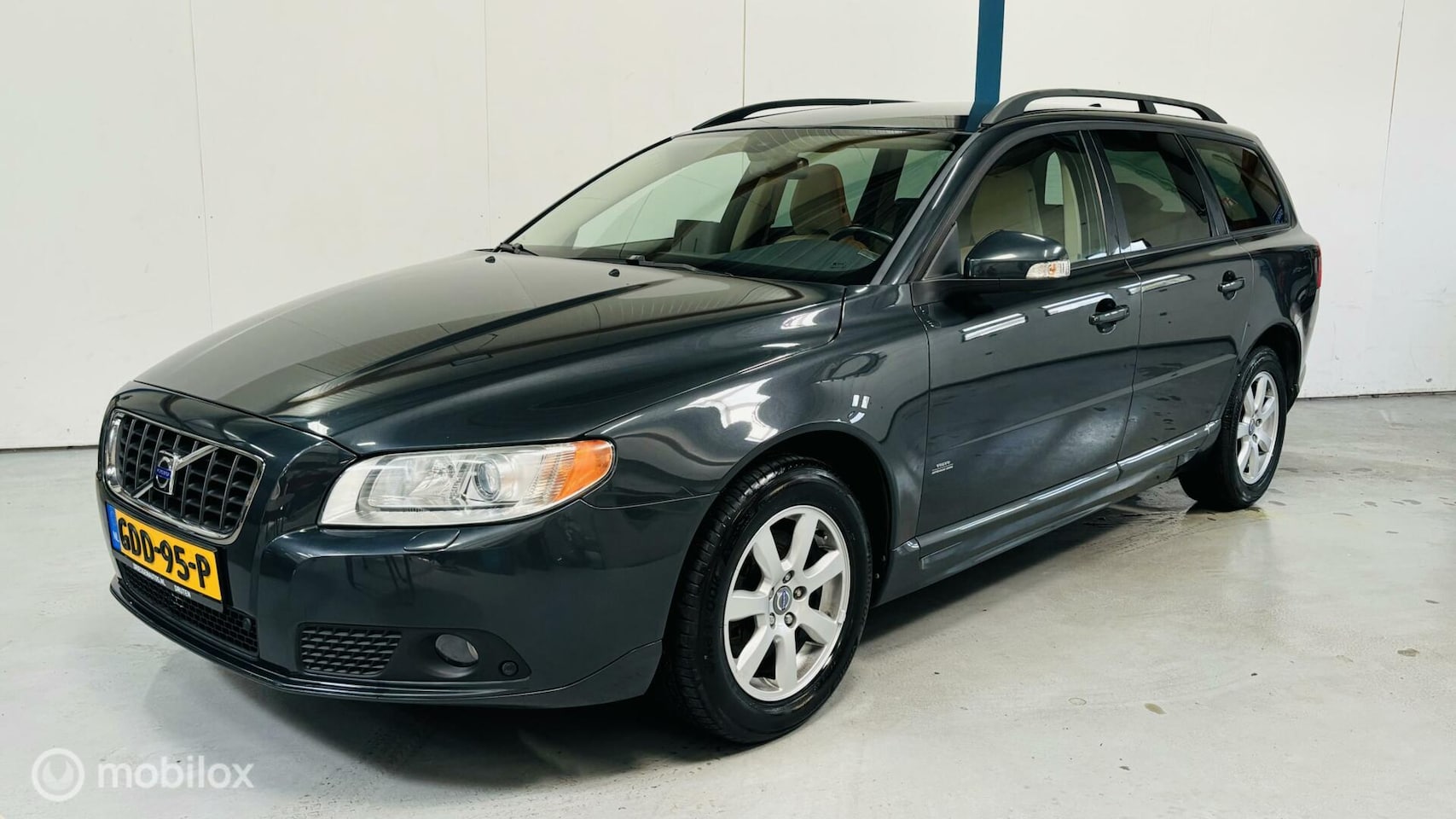 Volvo V70 - 2.0 Momentum YOUNGTIMER / €12.360,- EXCL BTW - AutoWereld.nl