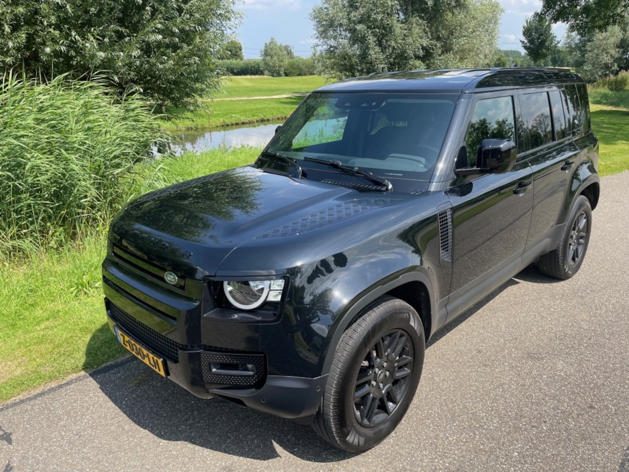 Land Rover Defender 110 - P400e navi/camera/leer/elektrische trekhaak etc - AutoWereld.nl