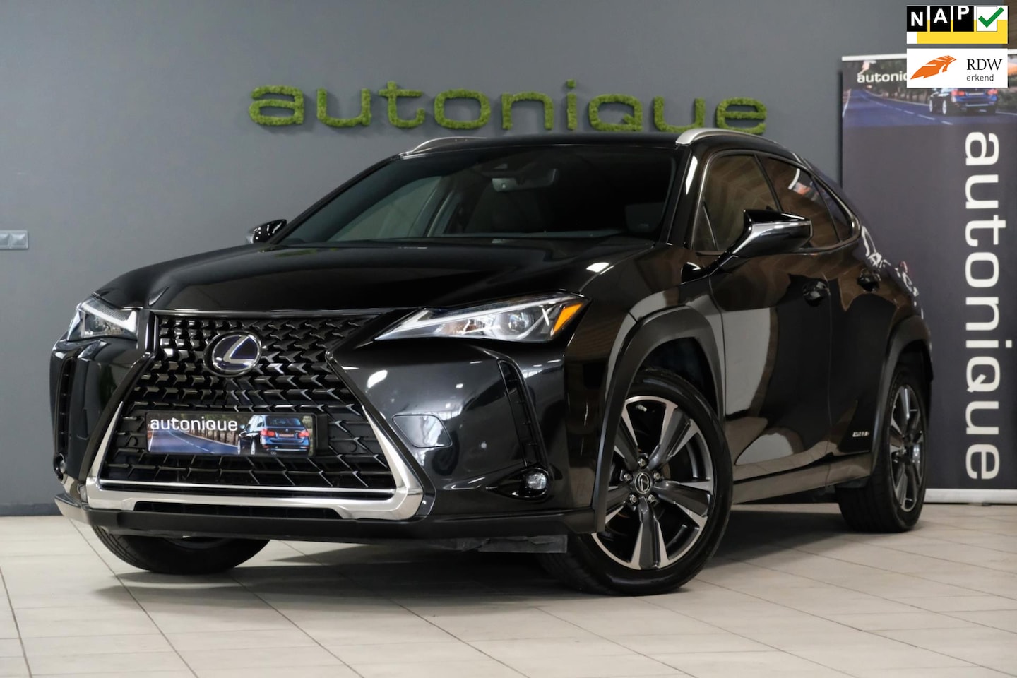 Lexus UX - 250h AWD Executive Line automaat Navi/Led/Camera - AutoWereld.nl