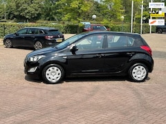 Hyundai i20 - 1.2i Business Edition, bj.2013, kleur:zwart, airco, 5 deurs, NAP met 167512 km.en APK tot