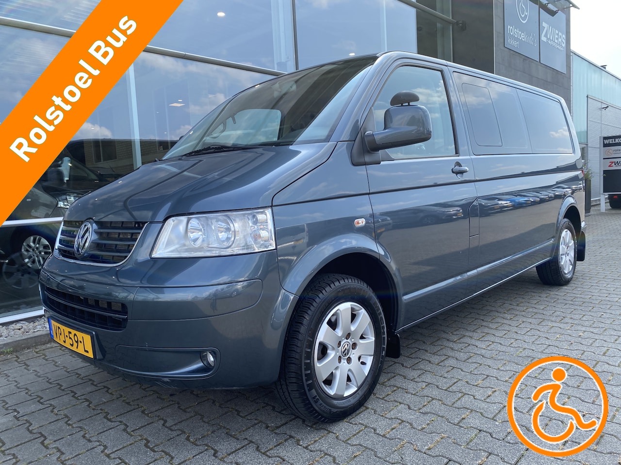 Volkswagen Transporter Caravelle - Rolstoelbus / Zelfrijder 2.5 TDI 340 (Zeer nette zelfrijder met joystick-besturing!) - AutoWereld.nl