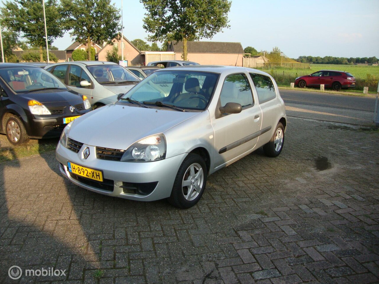 Renault Clio - 1.2 Campus Accès 1.2 Campus Accès - AutoWereld.nl